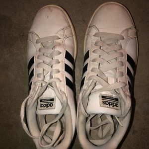 Adidas grand court sneaker women's size 8. Used